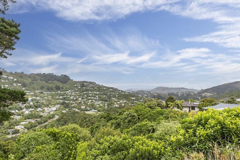 Photo of property in 4 Kilgour Way, Crofton Downs, Wellington, 6035