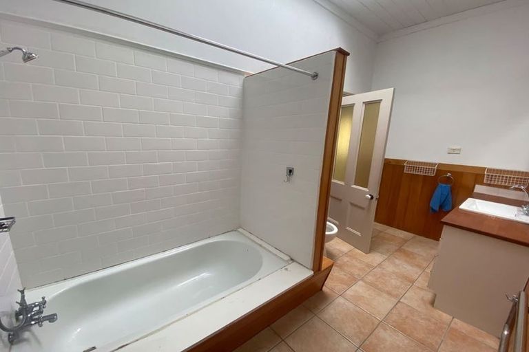 Photo of property in 2/8 Clare Place, Glenfield, Auckland, 0629