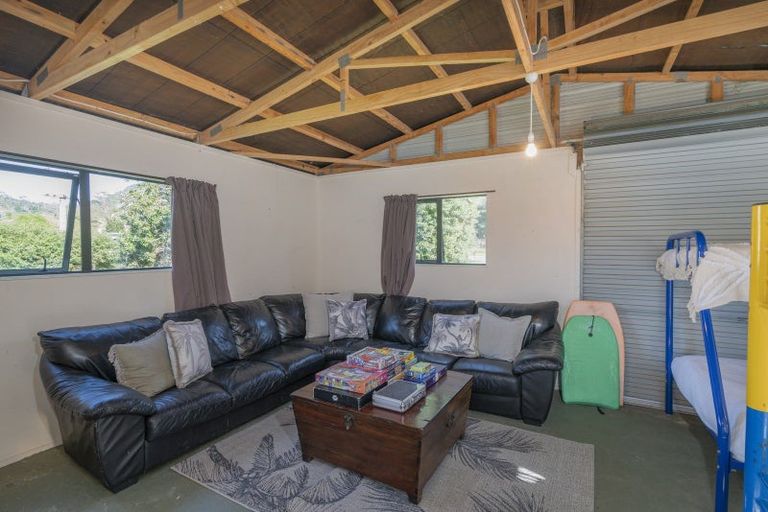 Photo of property in 37 Hahei Beach Road, Hahei, Whitianga, 3591
