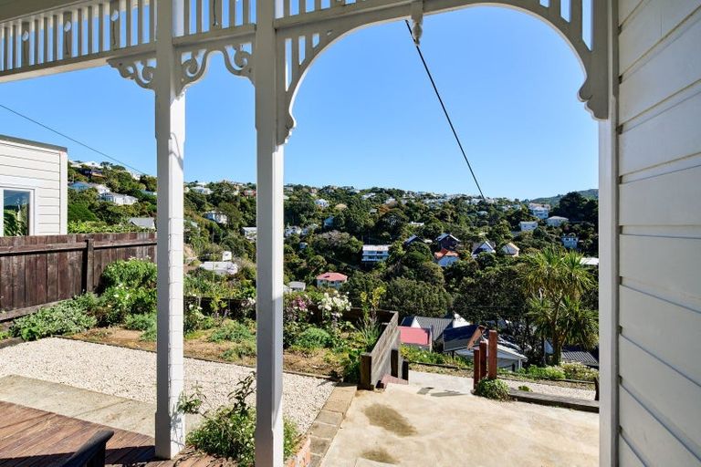 Photo of property in 55 Fairview Crescent, Kelburn, Wellington, 6012