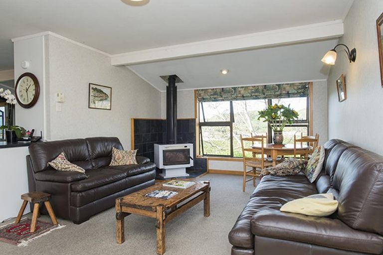 Photo of property in 52 Saddler Road, Muriwai, Gisborne, 4072