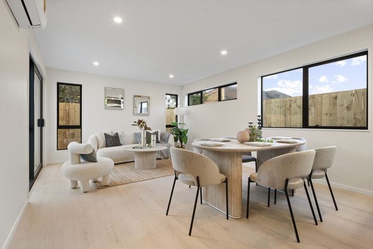 Photo of property in 8b Deuxberry Avenue, Northcote, Auckland, 0627