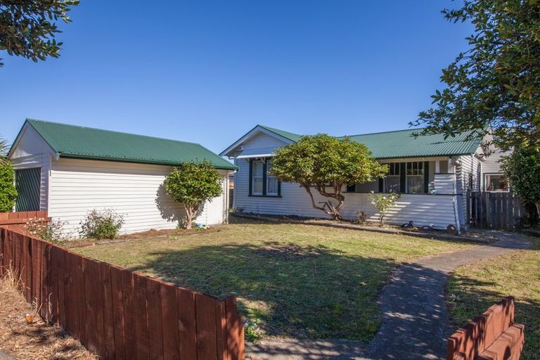 Photo of property in 102 Linton Street, West End, Palmerston North, 4410
