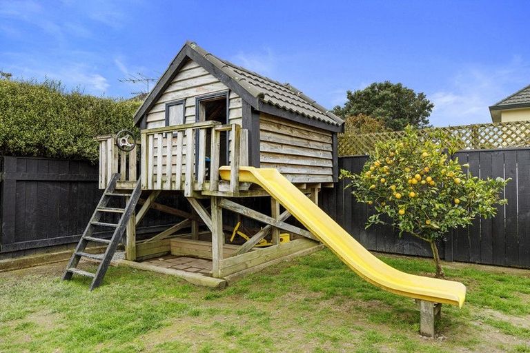 Photo of property in 17 Burnside Street, Waterloo, Lower Hutt, 5011