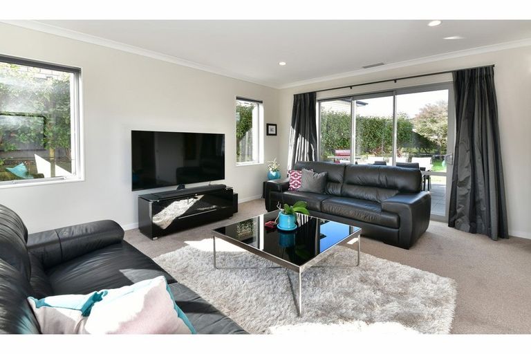 Photo of property in 13 Harvest Avenue, Orewa, 0931