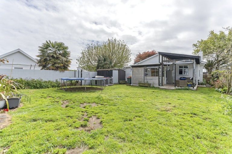 Photo of property in 5 Huatoki Street, Vogeltown, New Plymouth, 4310