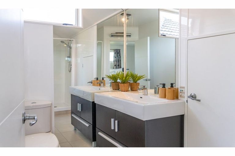 Photo of property in 56 Greendale Avenue, Avonhead, Christchurch, 8042