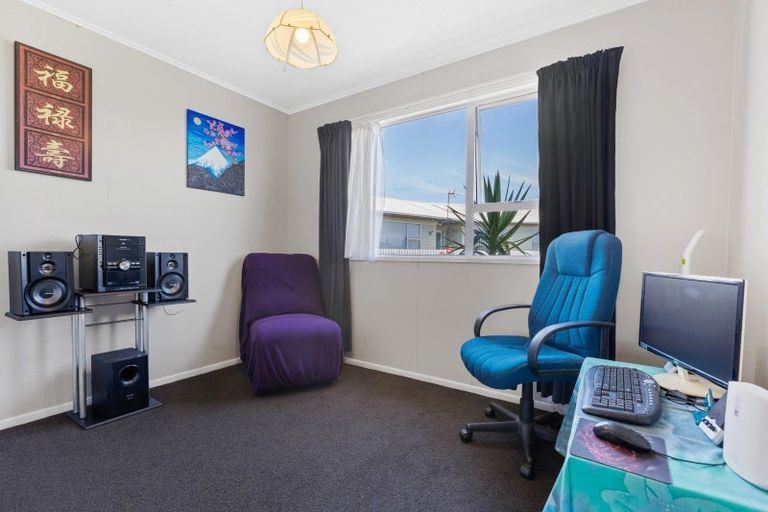 Photo of property in 5 Newbury Place, Waitara, 4320