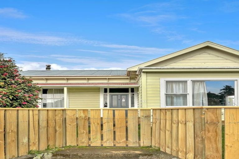 Photo of property in 13 Seddon Street, Dannevirke, 4930