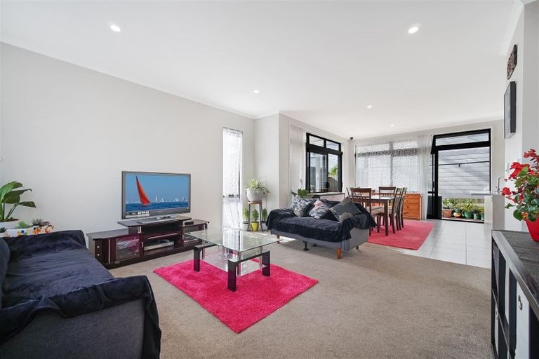 Photo of property in 17 Fermi Lane, Papakura, 2110