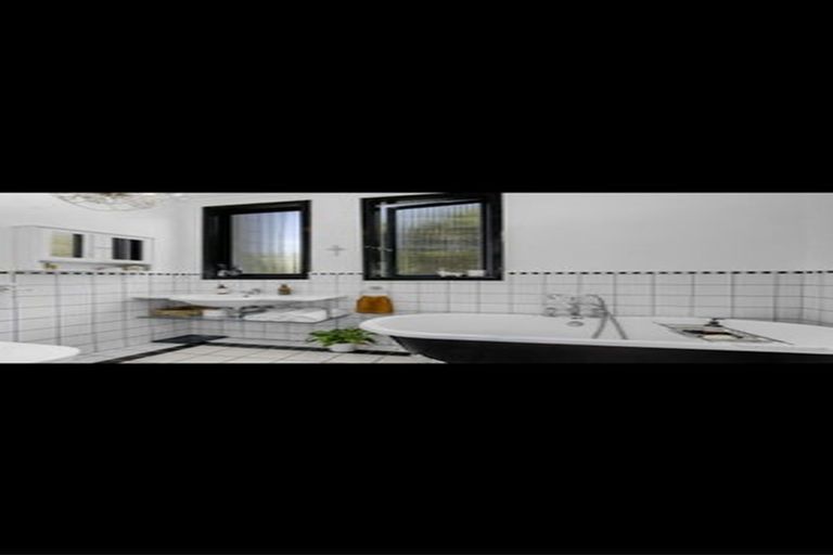 Photo of property in 58 Ferry Road, Days Bay, Lower Hutt, 5013