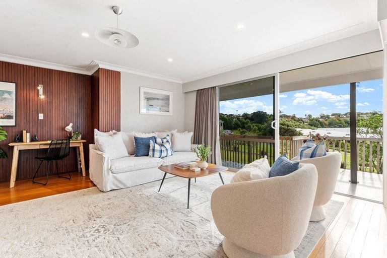 Photo of property in 12 Tawhana Crescent, Red Beach, 0932