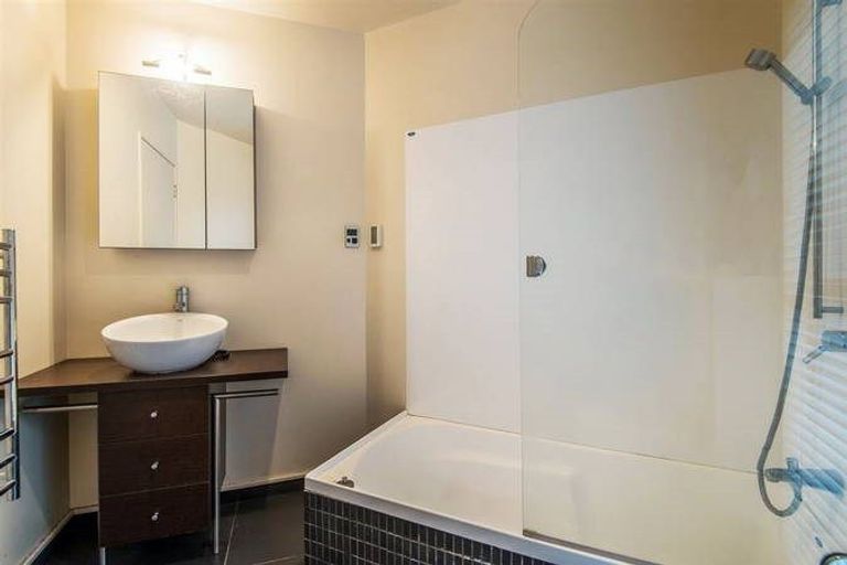 Photo of property in 2/4 Prospect Terrace, Milford, Auckland, 0620