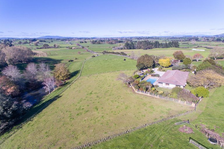 Photo of property in 11 Waiari Road, Pirongia, Te Awamutu, 3876