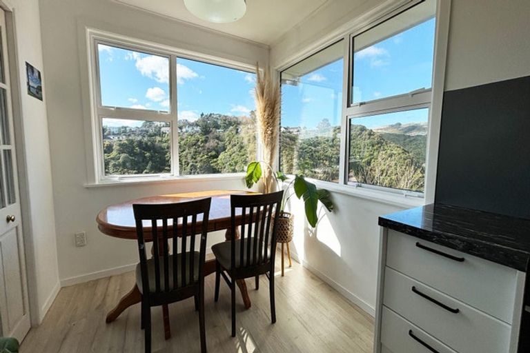 Photo of property in 32 Mark Avenue, Paparangi, Wellington, 6037