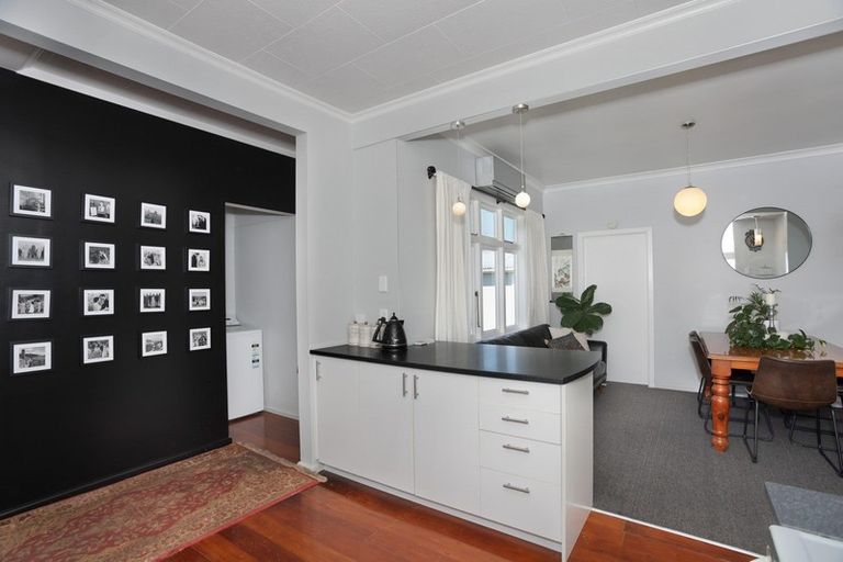 Photo of property in 16 Oxford Street, Marton, 4710