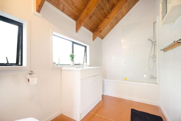 Photo of property in 36 Redlands Grove, Swanson, Auckland, 0612