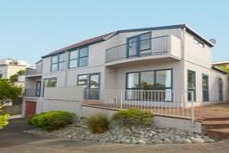 Photo of property in 25 Mariners View Road, Beach Haven, Auckland, 0626