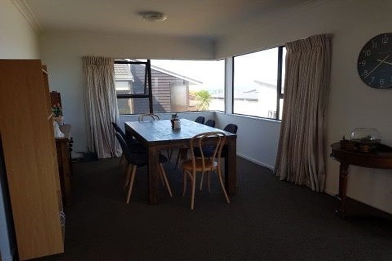 Photo of property in 2/22 Tobruk Crescent, Milford, Auckland, 0620
