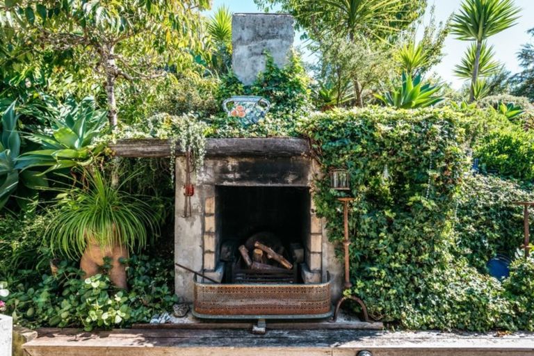 Photo of property in 40 Calais Terrace, Ostend, Waiheke Island, 1081