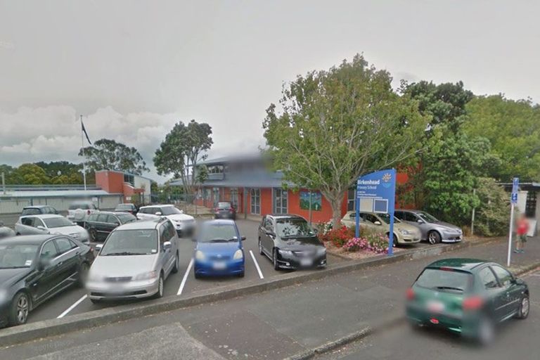 Photo of property in 2/10 Mahara Avenue, Birkenhead, Auckland, 0626