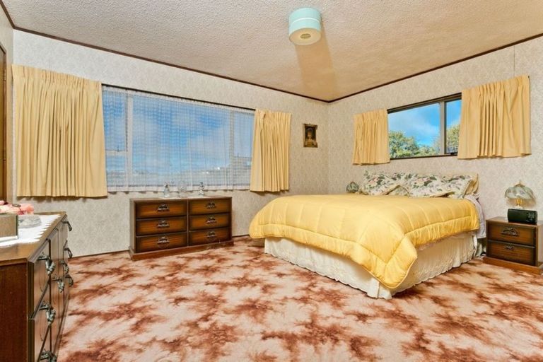 Photo of property in 137 Oaktree Avenue, Browns Bay, Auckland, 0630