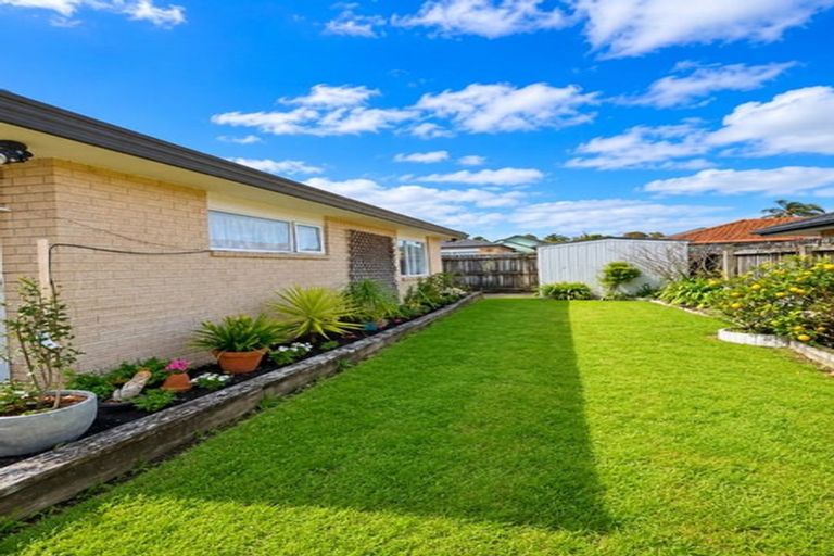 Photo of property in 18 Naul Place, East Tamaki Heights, Auckland, 2016