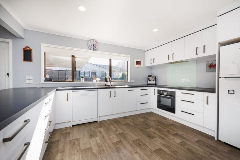 Photo of property in 18 Kentucky Way, Awapuni, Palmerston North, 4412