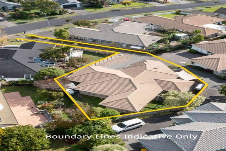 Photo of property in 2/16 Woodgers Way, Somerville, Auckland, 2014