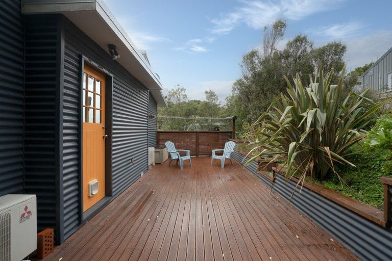 Photo of property in 154a Newlands Road, Newlands, Wellington, 6037