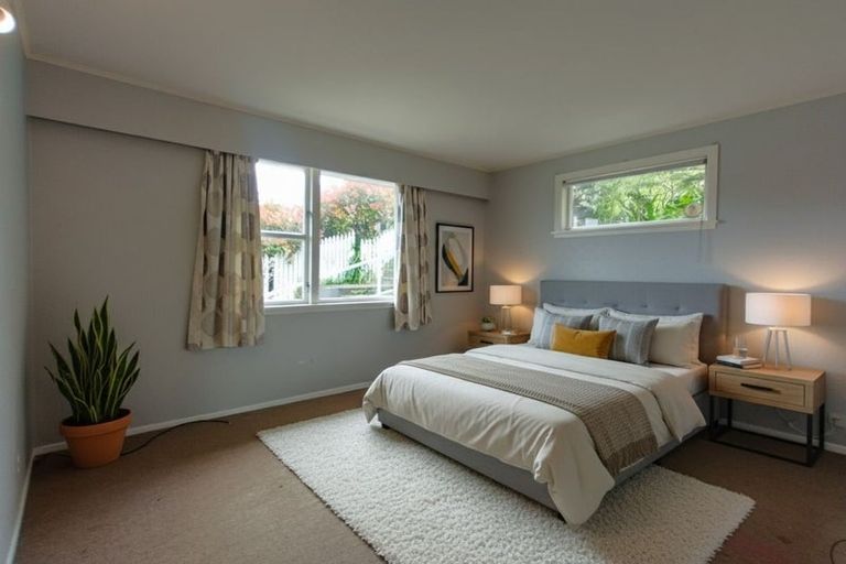 Photo of property in 32 Castle Crescent, Stokes Valley, Lower Hutt, 5019