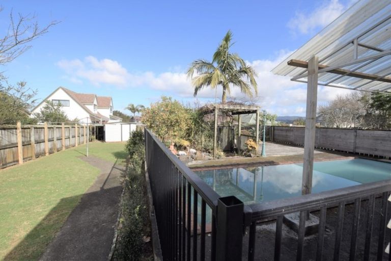 Photo of property in 6 Strid Road, Te Atatu South, Auckland, 0610