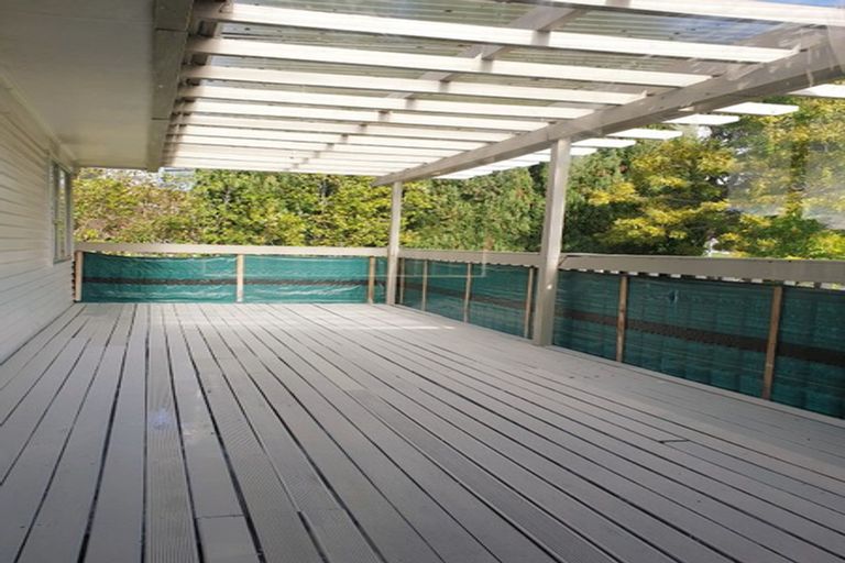 Photo of property in 8 Tawavale Crescent, Totara Vale, Auckland, 0629