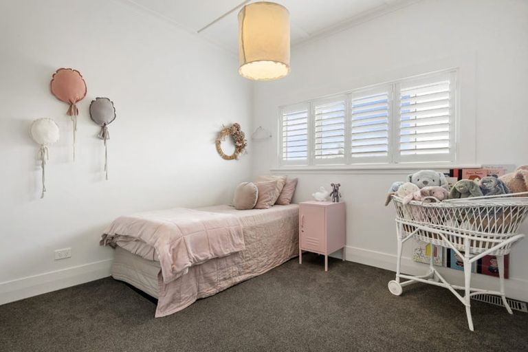 Photo of property in 10 Le Roy Terrace, Birkenhead, Auckland, 0626