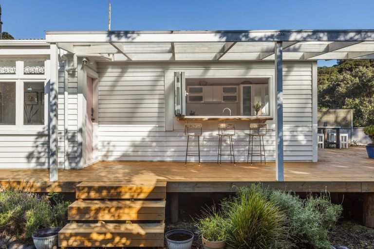 Photo of property in 32 Karekare Road, Karekare, New Lynn, 0772