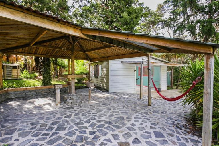 Photo of property in 2 Grovelands Way, Titirangi, Auckland, 0604