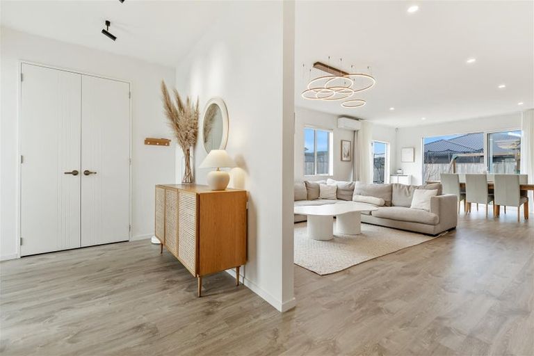 Photo of property in 12 Len Ireland Drive, Kumeu, 0810