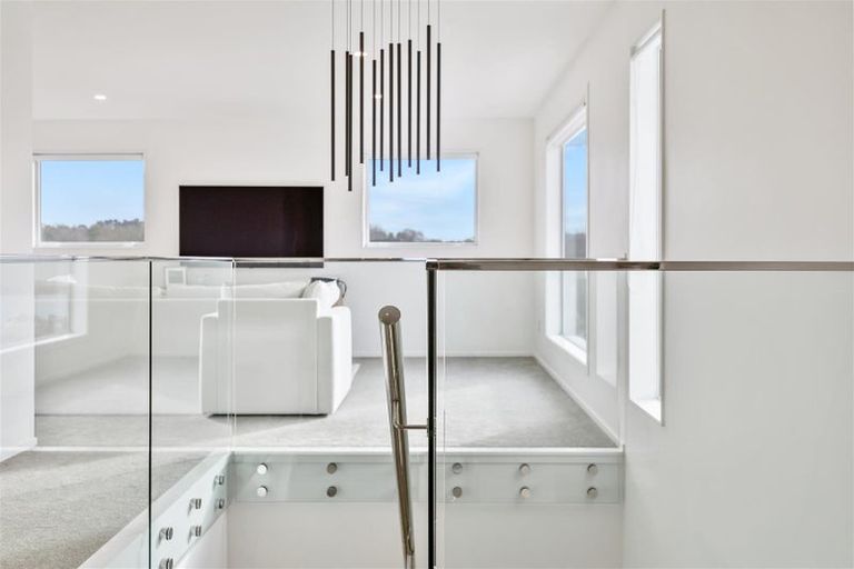 Photo of property in 12 Len Ireland Drive, Kumeu, 0810