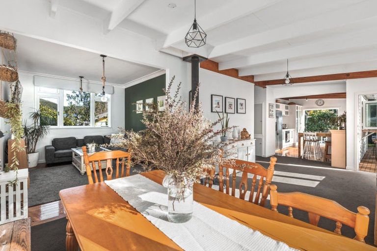 Photo of property in 32 Karekare Road, Karekare, New Lynn, 0772