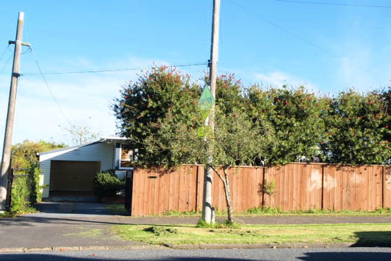 Photo of property in 51a Paparoa Road, Cockle Bay, Auckland, 2014