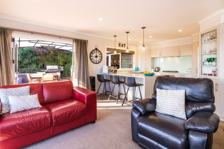 Photo of property in 20 Botanical Heights Drive, Waipahihi, Taupo, 3330