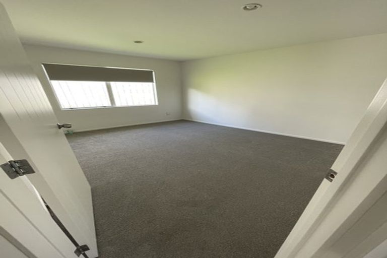 Photo of property in 14 Ballymore Drive, Pinehill, Auckland, 0632