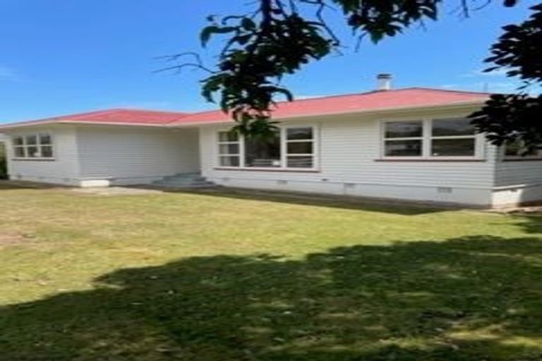 Photo of property in 1 Marsden Terrace, Ohau, Levin, 5570