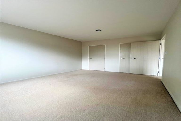 Photo of property in 18 Mulroy Place, Pinehill, Auckland, 0632