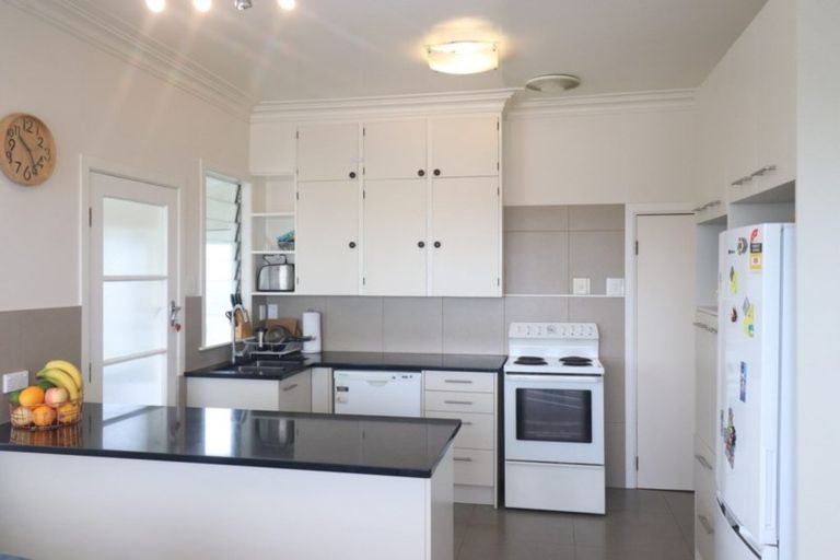 Photo of property in 1/114 Coronation Road, Hillcrest, Auckland, 0627