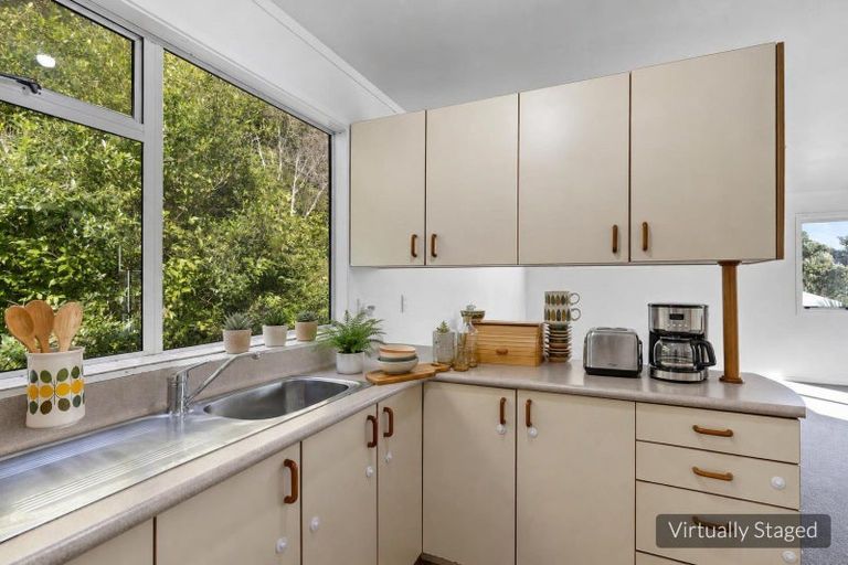 Photo of property in 31b Omega Street, Newlands, Wellington, 6037