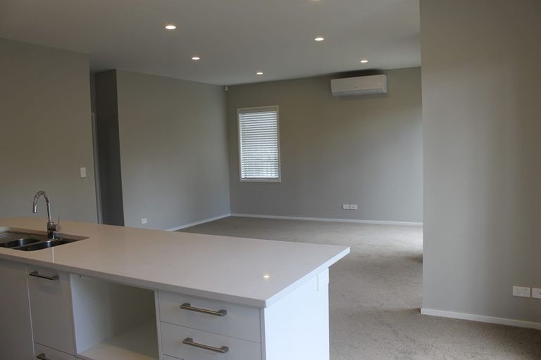 Photo of property in 2/31 Verbena Road, Birkdale, Auckland, 0626