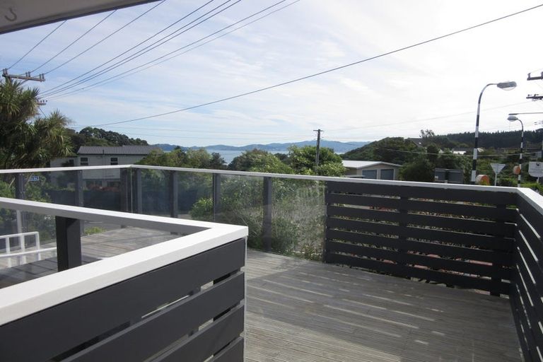 Photo of property in 2a Maungaraki Road, Korokoro, Lower Hutt, 5012