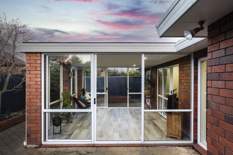 Photo of property in 2/3 Inglewood Place, Avonhead, Christchurch, 8042