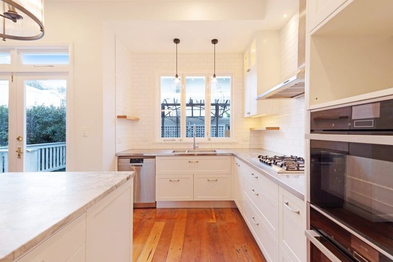 Photo of property in 8 Park Street, Thorndon, Wellington, 6011